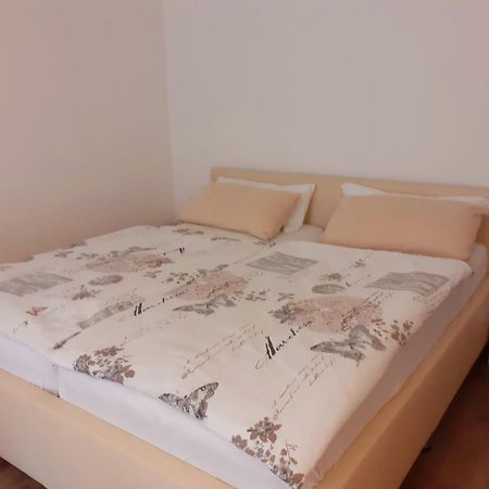 Ferienwohnung Am Kurpark, Гайлинген Екстериор снимка